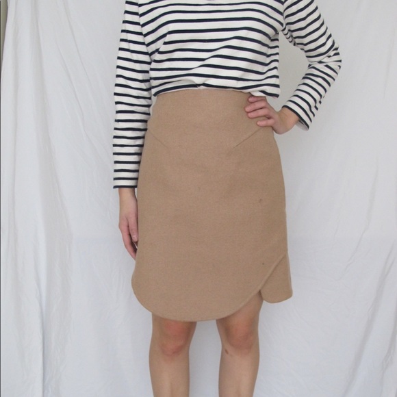 French brand Carven camel virgin wool skirt - Picture 2 of 2